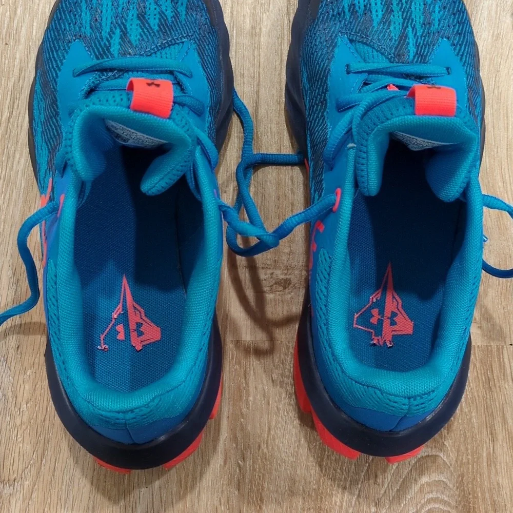 🧡💙 Under Armour Blue and Neon Orange Sneakers size 5Y 🧡💙 LIKE NEW!!!
